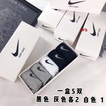 2022年秋冬新作NIKE ブランド 新品靴下5足セット