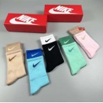 2022年秋冬新作NIKE ブランド 新品靴下5足セット