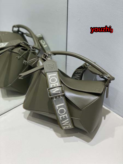 2023年4月原版復刻新作入荷  LOEWE バッグ youzhi工場24*10.5*16.5cm