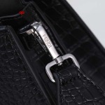 2023年春夏新作入荷Fendi バッグqb工場 size:33cm
