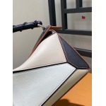 2023年4月新作入荷原版復刻 LOEWE バッグ tu工場 SIZE:24*10*14cm