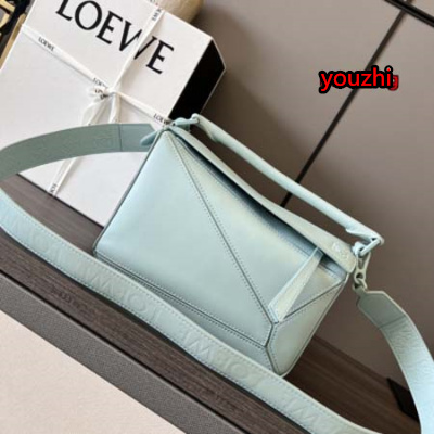 2023年4月原版復刻新作入荷 LOEWE  バッグ you...