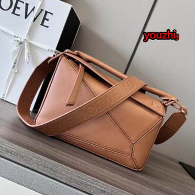 2023年4月原版復刻新作入荷 LOEWE  バッグ you...