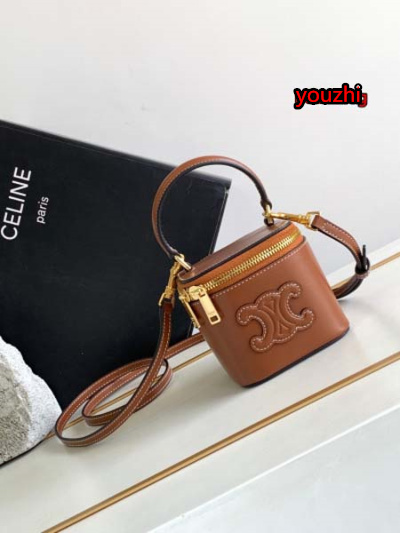 2023年4月原版復刻新作入荷 CELINE バッグ you...