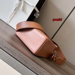 2023年4月原版復刻新作入荷 LOEWEバッグ youzhi工場17.5*7.5*10.5cm