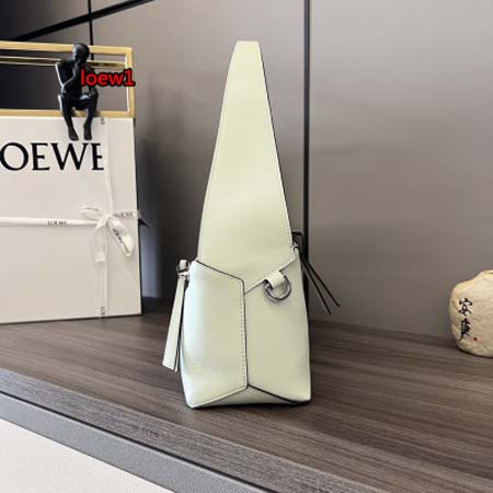 2023年早秋新作入荷高品質 LOEWE バッグ  LOW1工場 size:28.7*10.7*5.5cm