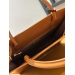 2023年早秋新作入荷高品質 LOEWE バッグ  LOW1工場