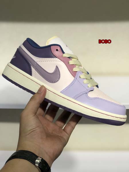 新作入荷Air Jordan 1 Low NIKE 女性スニ...