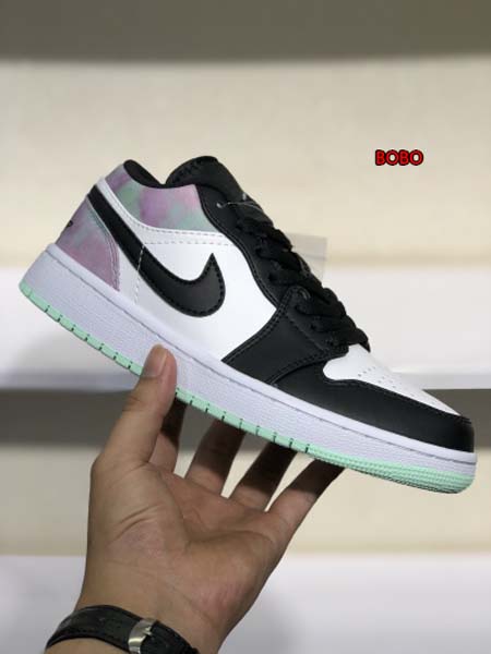 新作入荷Air Jordan 1 Low NIKE 女性スニ...