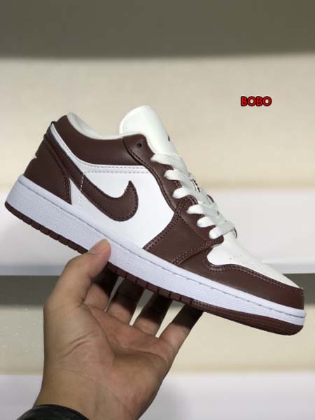 新作入荷Air Jordan 1 Low NIKEスニーカー...