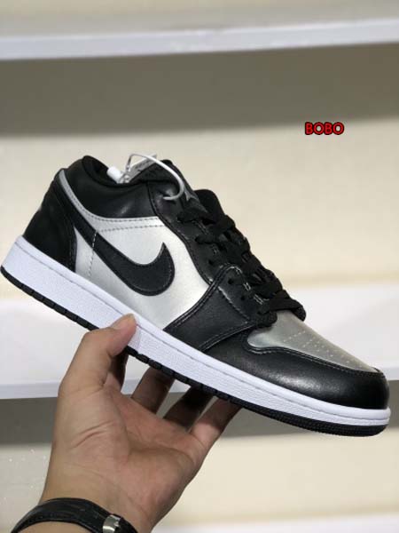 新作入荷Air Jordan 1 Low NIKEスニーカー...