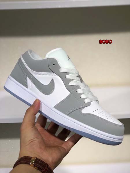 新作入荷Air Jordan 1 Low NIKEスニーカー...