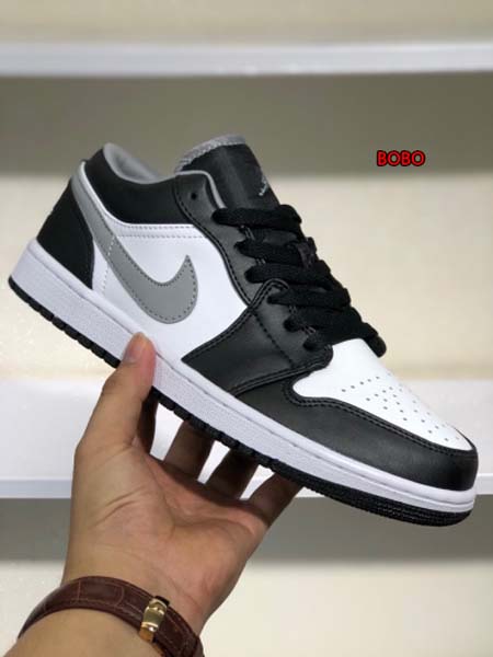 新作入荷Air Jordan 1 Low NIKEスニーカー...