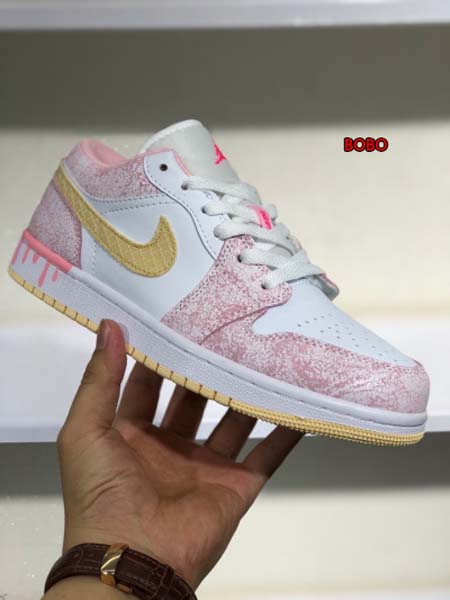 新作入荷Air Jordan 1 Low NIKE女性スニー...