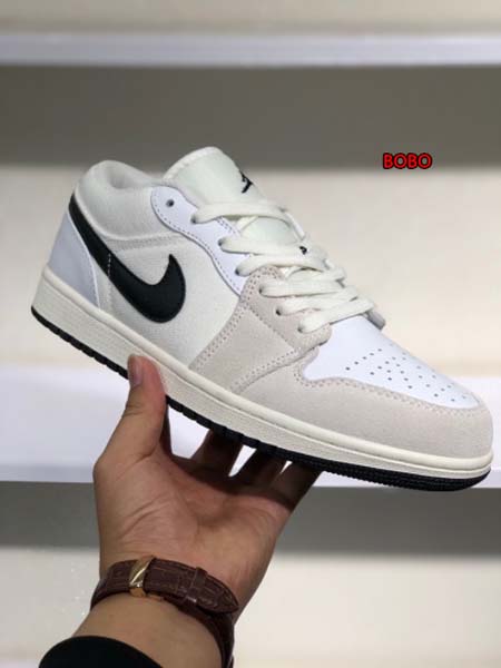 新作入荷Air Jordan 1 Low NIKEスニーカー...