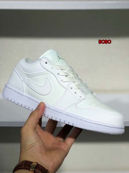 新作入荷Air Jordan 1 Low NIKEスニーカー...