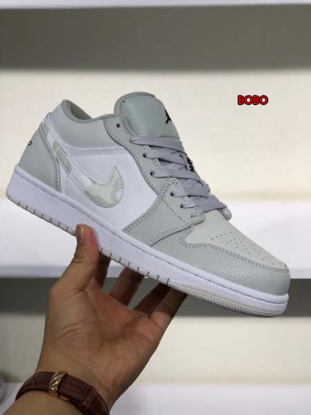 新作入荷Air Jordan 1 Low NIKEスニーカー...