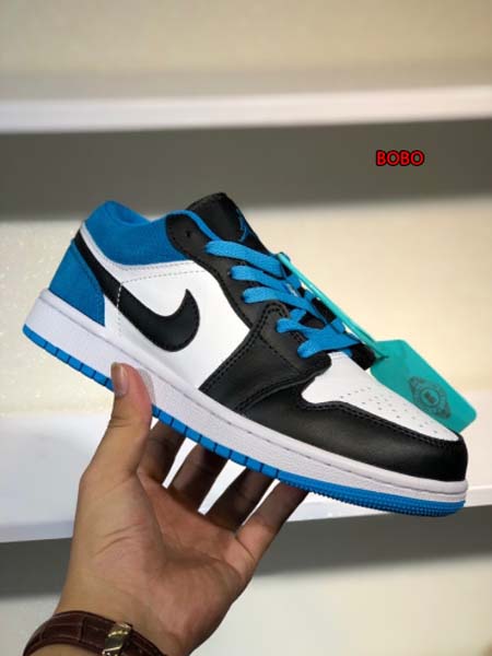 新作入荷Air Jordan 1 Low NIKEスニーカー...