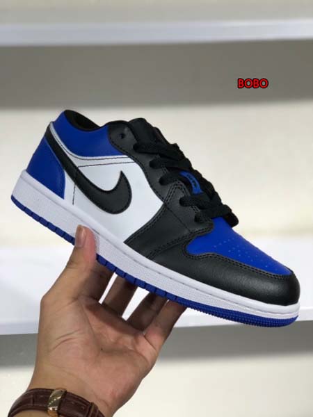 新作入荷Air Jordan 1 Low NIKEスニーカー...