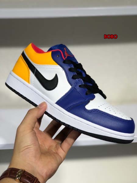 新作入荷Air Jordan 1 Low NIKEスニーカー...