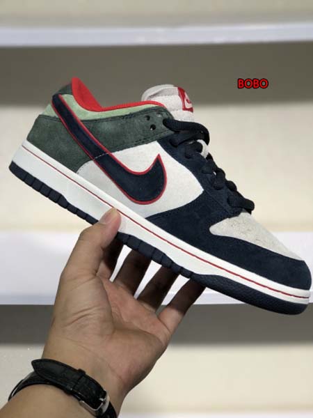 新作入荷Air Jordan 1 Low NIKEスニーカー...