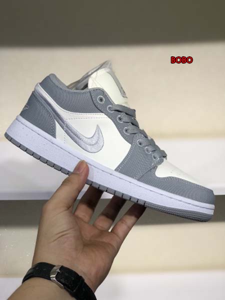 新作入荷Air Jordan 1 Low NIKEスニーカー...