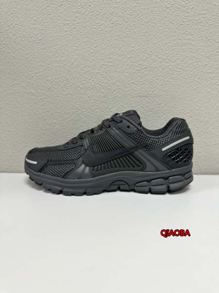 新作入荷 Nike Air Zoom Vomero 5 an...