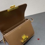 2024年6月5日人気新作入荷 CELINE バッグqb工場18CM