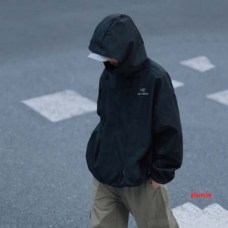 2024年7月25日新品入荷ARCTERYX 突撃衣 zhm...