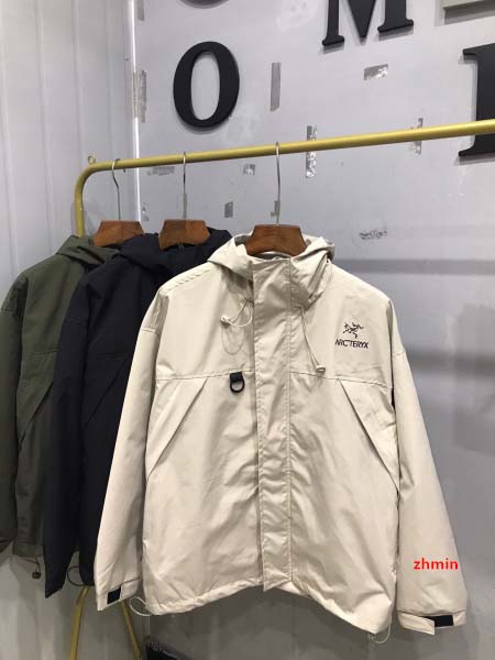 2024年7月25日新品入荷ARCTERYX 突撃衣 zhm...