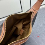 2024年8月1日新品入荷CELINE  バッグ XX工場 SIZE:30 X 28.5 X 8cm