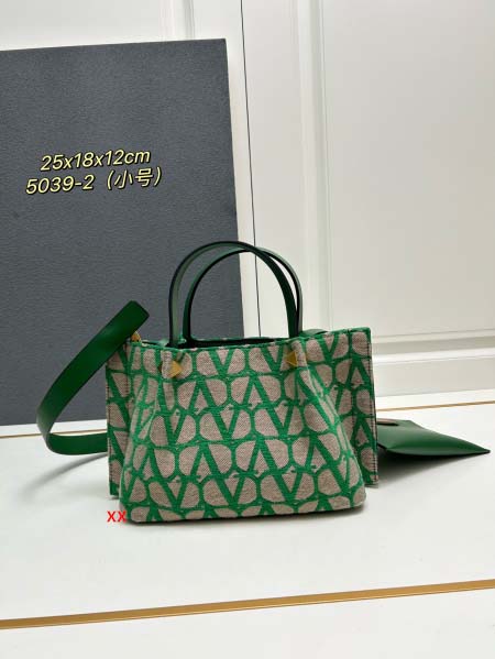 2024年8月2日新品入荷VALENTINO バッグ XX工場 SIZE:25x18x12cm