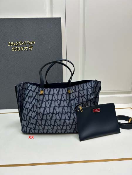 2024年8月2日新品入荷VALENTINO バッグ XX工場 SIZE:35x25x17cm