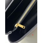 2024年8月1日新品入荷CELINE バッグ XX工場 SIZE:26x19x10cm