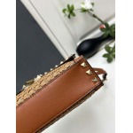 2024年8月2日新品入荷VALENTINORockstudバッグ XX工場 SIZE:22.5*15.5*6cm