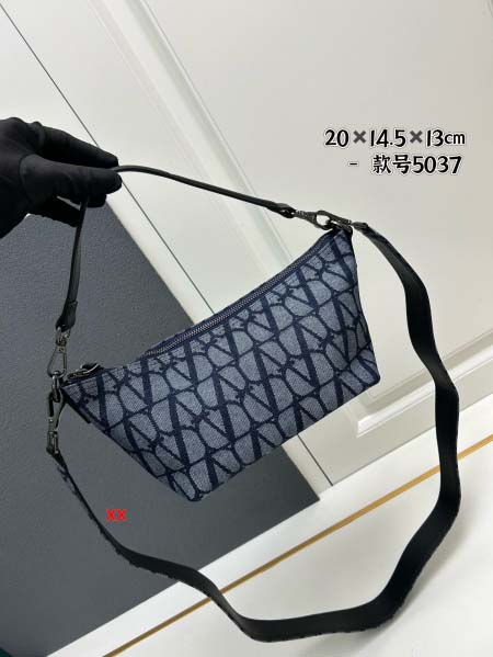 2024年8月2日新品入荷VALENTINO バッグ XX工...