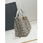 2024年8月2日新品入荷VALENTINO バッグ XX工場 SIZE:35x25x17cm