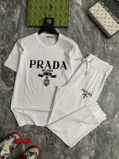 2024年9月13日早秋新品入荷PRADA 上下セットです ...