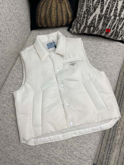 2024年10月11日秋冬新品入荷PRADA 綿入れの服ベス...