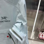 2024年10月11日秋冬新品入荷ARCTERYX 突撃衣  FF工場