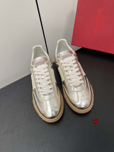 2024年10月15日秋冬新品入荷VALENTINO スニー...