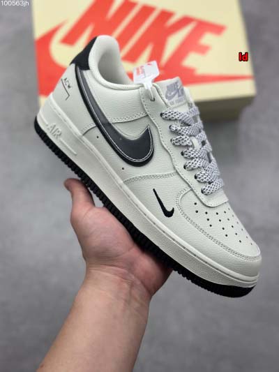 2024年10月17日秋冬新品入荷 NIKE スニーカー F...