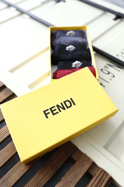 2024年秋冬新品人気FENDI  下着一箱ごとに3枚