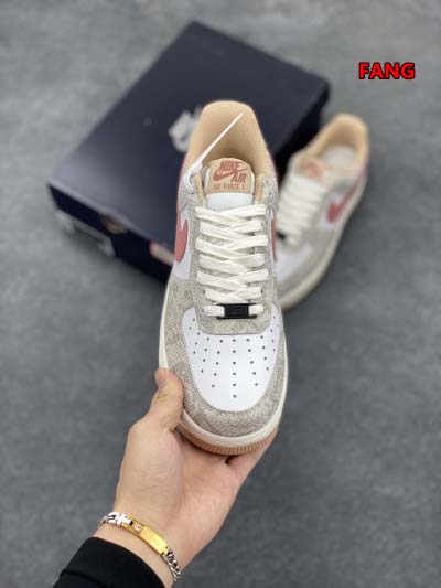 2024年12月20日秋冬新作入荷 NIKE スニーカー FANG工場