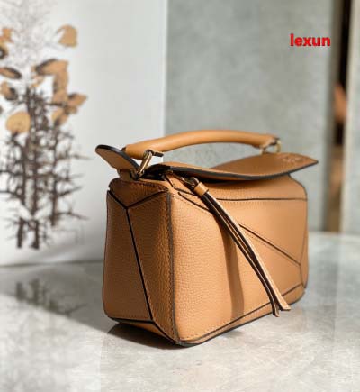 2025年早春新品入荷 LOEWE 本革 バッグ lexun工場size:18*11*7.5cm