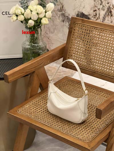 2025年早春新品入荷 CELINE  本革 バッグ lexun工場19-14-5cm