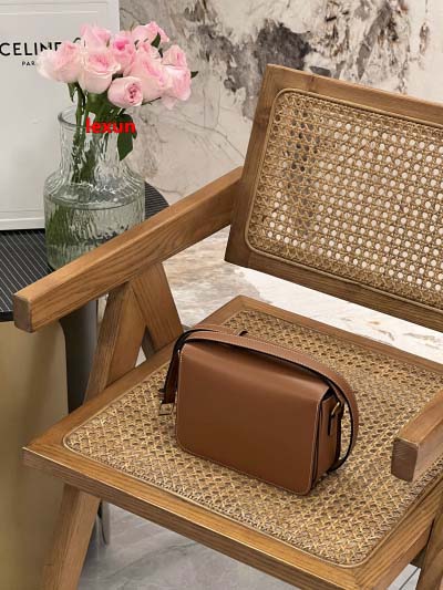 2025年早春新品入荷 CELINE 本革 バッグ lexun工場18.5cm
