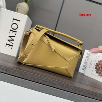 2025年早春新品入荷 LOEWE 本革 バッグ lexun...