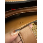 2025年早春新品入荷 CELINE  本革 バッグ lexun工場16-19-12cm