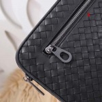 2025年早春新品入荷 Bottega Veneta  クラッチバッグ 3工場